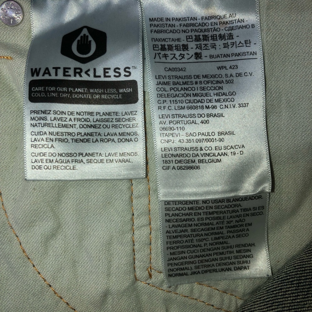 Levi Jeans 541 Mens 66” x 30” on the label but measures a 28” inseam. No stains. - Picture 6 of 7